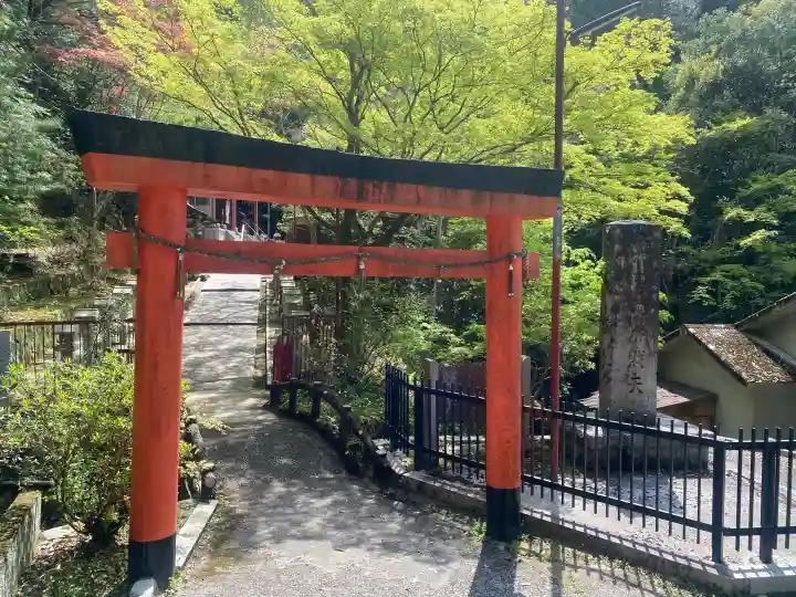 満願滝弁財天の{uncategorized: "未分類", other: "その他", undefined: "問題あり", building: "その他建物", grave: "お墓", sacred_gate: "鳥居", guardian: "狛犬", statue: "像", buddha: "仏像", history: "歴史", nature: "自然", garden: "庭園", animal: "動物", pagoda: "塔", temizu: "手水舎", mountain_gate: "山門・神門", sanctuary: "本殿・本堂", subordinate: "末社・摂社", art: "芸術", scenery: "景色", jizo: "地蔵", ema: "絵馬", goshuin: "御朱印", omikuji: "おみくじ", items: "授与品その他", amulet: "お守り", goshuincho: "御朱印帳", eats: "食事", festival: "お祭り", votive_dance: "神楽", shichigosan: "七五三参", wedding: "結婚式", experience: "体験その他", initially: "初詣", around: "周辺", anti_infection: "感染症対策"}