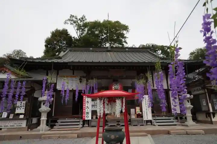 寺岡山元三大師の本殿・本堂