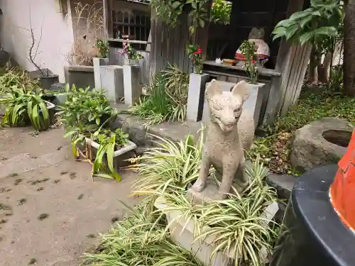 産湯稲荷神社の{uncategorized: "未分類", other: "その他", undefined: "問題あり", building: "その他建物", grave: "お墓", sacred_gate: "鳥居", guardian: "狛犬", statue: "像", buddha: "仏像", history: "歴史", nature: "自然", garden: "庭園", animal: "動物", pagoda: "塔", temizu: "手水舎", mountain_gate: "山門・神門", sanctuary: "本殿・本堂", subordinate: "末社・摂社", art: "芸術", scenery: "景色", jizo: "地蔵", ema: "絵馬", goshuin: "御朱印", omikuji: "おみくじ", items: "授与品その他", amulet: "お守り", goshuincho: "御朱印帳", eats: "食事", festival: "お祭り", votive_dance: "神楽", shichigosan: "七五三参", wedding: "結婚式", experience: "体験その他", initially: "初詣", around: "周辺", anti_infection: "感染症対策"}
