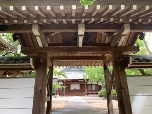 仏地院の山門・神門