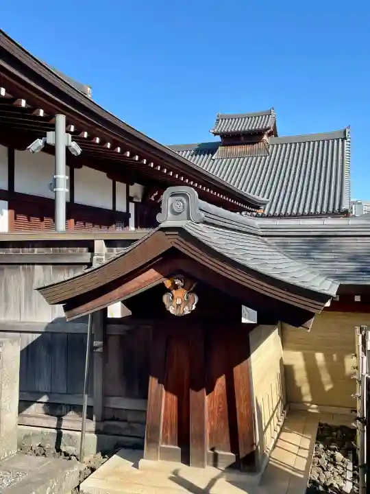東北寺の{uncategorized: "未分類", other: "その他", undefined: "問題あり", building: "その他建物", grave: "お墓", sacred_gate: "鳥居", guardian: "狛犬", statue: "像", buddha: "仏像", history: "歴史", nature: "自然", garden: "庭園", animal: "動物", pagoda: "塔", temizu: "手水舎", mountain_gate: "山門・神門", sanctuary: "本殿・本堂", subordinate: "末社・摂社", art: "芸術", scenery: "景色", jizo: "地蔵", ema: "絵馬", goshuin: "御朱印", omikuji: "おみくじ", items: "授与品その他", amulet: "お守り", goshuincho: "御朱印帳", eats: "食事", festival: "お祭り", votive_dance: "神楽", shichigosan: "七五三参", wedding: "結婚式", experience: "体験その他", initially: "初詣", around: "周辺", anti_infection: "感染症対策"}
