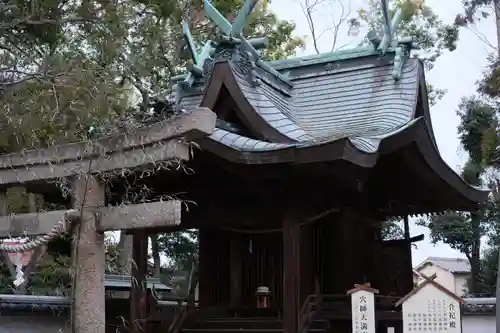 泉穴師神社の本殿