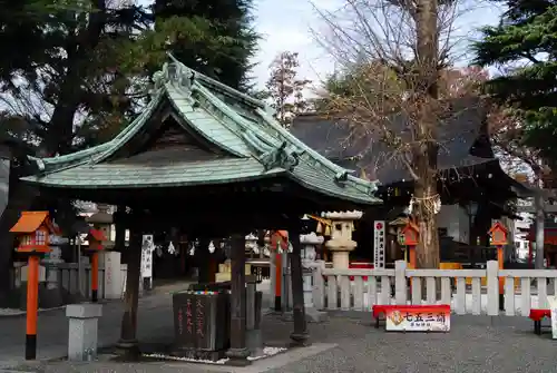 草加神社の手水舎