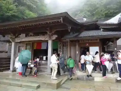 宝珠山 立石寺の本殿・本堂