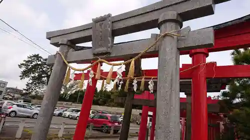 青山御幣稲荷神社の鳥居