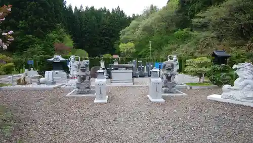 高尾山日蓮寺助体院の建物その他