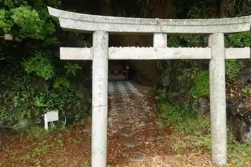 安乎岩戸信龍神社　(安乎八幡神社 摂社)の鳥居