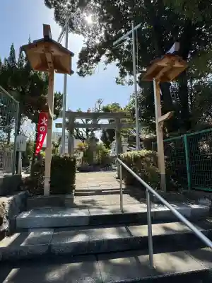 島田神社の{uncategorized: "未分類", other: "その他", undefined: "問題あり", building: "その他建物", grave: "お墓", sacred_gate: "鳥居", guardian: "狛犬", statue: "像", buddha: "仏像", history: "歴史", nature: "自然", garden: "庭園", animal: "動物", pagoda: "塔", temizu: "手水舎", mountain_gate: "山門・神門", sanctuary: "本殿・本堂", subordinate: "末社・摂社", art: "芸術", scenery: "景色", jizo: "地蔵", ema: "絵馬", goshuin: "御朱印", omikuji: "おみくじ", items: "授与品その他", amulet: "お守り", goshuincho: "御朱印帳", eats: "食事", festival: "お祭り", votive_dance: "神楽", shichigosan: "七五三参", wedding: "結婚式", experience: "体験その他", initially: "初詣", around: "周辺", anti_infection: "感染症対策"}