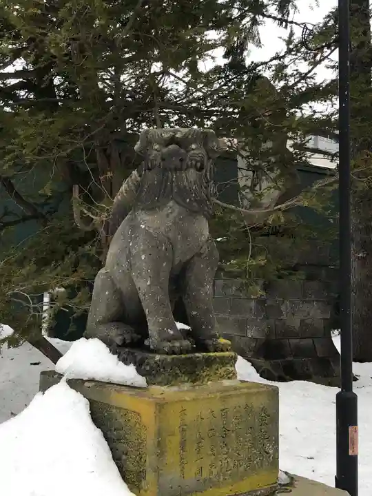 信濃神社の狛犬