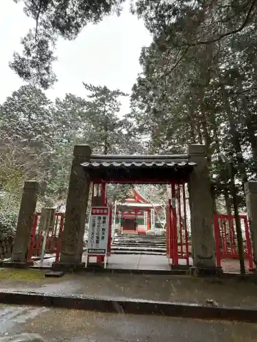 真禅院の{uncategorized: "未分類", other: "その他", undefined: "問題あり", building: "その他建物", grave: "お墓", sacred_gate: "鳥居", guardian: "狛犬", statue: "像", buddha: "仏像", history: "歴史", nature: "自然", garden: "庭園", animal: "動物", pagoda: "塔", temizu: "手水舎", mountain_gate: "山門・神門", sanctuary: "本殿・本堂", subordinate: "末社・摂社", art: "芸術", scenery: "景色", jizo: "地蔵", ema: "絵馬", goshuin: "御朱印", omikuji: "おみくじ", items: "授与品その他", amulet: "お守り", goshuincho: "御朱印帳", eats: "食事", festival: "お祭り", votive_dance: "神楽", shichigosan: "七五三参", wedding: "結婚式", experience: "体験その他", initially: "初詣", around: "周辺", anti_infection: "感染症対策"}