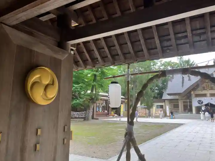 帯廣神社の山門・神門