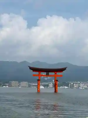 厳島神社の鳥居