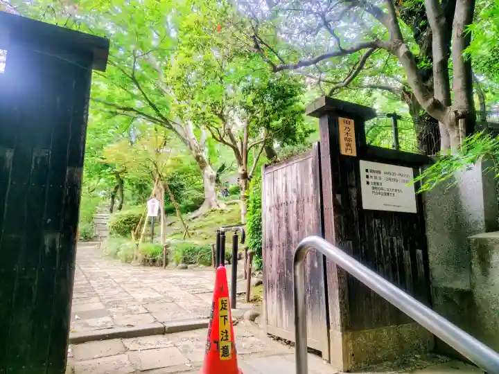 乃木神社の{uncategorized: "未分類", other: "その他", undefined: "問題あり", building: "その他建物", grave: "お墓", sacred_gate: "鳥居", guardian: "狛犬", statue: "像", buddha: "仏像", history: "歴史", nature: "自然", garden: "庭園", animal: "動物", pagoda: "塔", temizu: "手水舎", mountain_gate: "山門・神門", sanctuary: "本殿・本堂", subordinate: "末社・摂社", art: "芸術", scenery: "景色", jizo: "地蔵", ema: "絵馬", goshuin: "御朱印", omikuji: "おみくじ", items: "授与品その他", amulet: "お守り", goshuincho: "御朱印帳", eats: "食事", festival: "お祭り", votive_dance: "神楽", shichigosan: "七五三参", wedding: "結婚式", experience: "体験その他", initially: "初詣", around: "周辺", anti_infection: "感染症対策"}