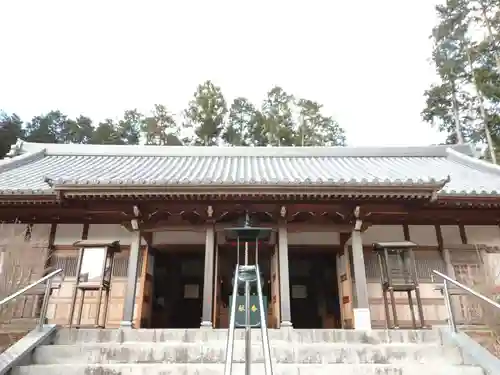 呑山観音寺の本殿