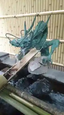 銀杏岡八幡神社の手水舎