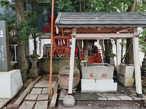 共栄稲荷神社の手水舎
