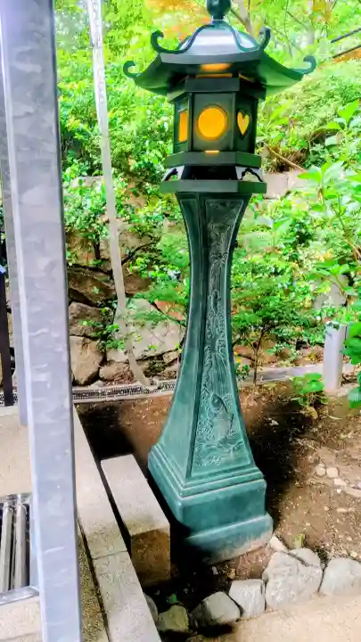 六本木天祖神社の{uncategorized: "未分類", other: "その他", undefined: "問題あり", building: "その他建物", grave: "お墓", sacred_gate: "鳥居", guardian: "狛犬", statue: "像", buddha: "仏像", history: "歴史", nature: "自然", garden: "庭園", animal: "動物", pagoda: "塔", temizu: "手水舎", mountain_gate: "山門・神門", sanctuary: "本殿・本堂", subordinate: "末社・摂社", art: "芸術", scenery: "景色", jizo: "地蔵", ema: "絵馬", goshuin: "御朱印", omikuji: "おみくじ", items: "授与品その他", amulet: "お守り", goshuincho: "御朱印帳", eats: "食事", festival: "お祭り", votive_dance: "神楽", shichigosan: "七五三参", wedding: "結婚式", experience: "体験その他", initially: "初詣", around: "周辺", anti_infection: "感染症対策"}