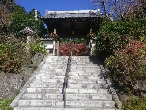 覚園寺の山門