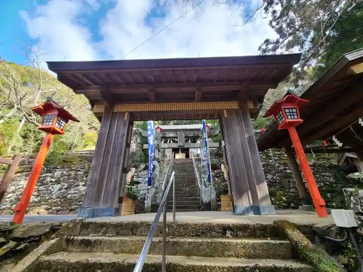 八幡神社の山門・神門