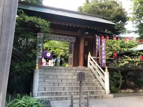 東京大神宮の山門・神門