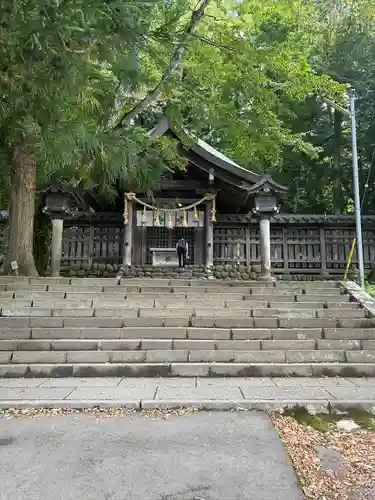 諏訪大社上社前宮の本殿・本堂