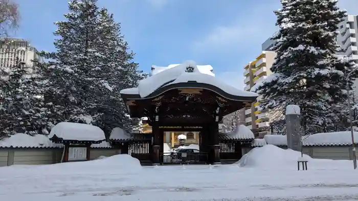 新善光寺の山門