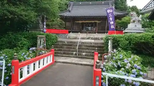 石母田　三吉神社の本殿