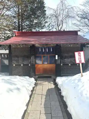 琴似神社の{uncategorized: "未分類", other: "その他", undefined: "問題あり", building: "その他建物", grave: "お墓", sacred_gate: "鳥居", guardian: "狛犬", statue: "像", buddha: "仏像", history: "歴史", nature: "自然", garden: "庭園", animal: "動物", pagoda: "塔", temizu: "手水舎", mountain_gate: "山門・神門", sanctuary: "本殿・本堂", subordinate: "末社・摂社", art: "芸術", scenery: "景色", jizo: "地蔵", ema: "絵馬", goshuin: "御朱印", omikuji: "おみくじ", items: "授与品その他", amulet: "お守り", goshuincho: "御朱印帳", eats: "食事", festival: "お祭り", votive_dance: "神楽", shichigosan: "七五三参", wedding: "結婚式", experience: "体験その他", initially: "初詣", around: "周辺", anti_infection: "感染症対策"}
