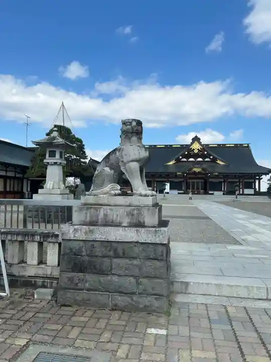 山形縣護國神社の{uncategorized: "未分類", other: "その他", undefined: "問題あり", building: "その他建物", grave: "お墓", sacred_gate: "鳥居", guardian: "狛犬", statue: "像", buddha: "仏像", history: "歴史", nature: "自然", garden: "庭園", animal: "動物", pagoda: "塔", temizu: "手水舎", mountain_gate: "山門・神門", sanctuary: "本殿・本堂", subordinate: "末社・摂社", art: "芸術", scenery: "景色", jizo: "地蔵", ema: "絵馬", goshuin: "御朱印", omikuji: "おみくじ", items: "授与品その他", amulet: "お守り", goshuincho: "御朱印帳", eats: "食事", festival: "お祭り", votive_dance: "神楽", shichigosan: "七五三参", wedding: "結婚式", experience: "体験その他", initially: "初詣", around: "周辺", anti_infection: "感染症対策"}