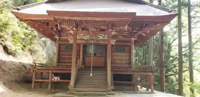 岩角山 岩角寺の本殿・本堂