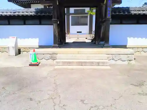 観音寺の山門・神門