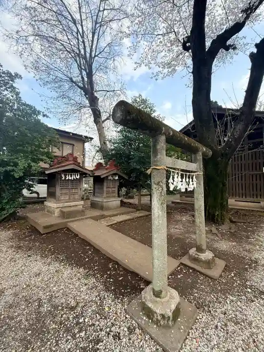 諏訪神社の{uncategorized: "未分類", other: "その他", undefined: "問題あり", building: "その他建物", grave: "お墓", sacred_gate: "鳥居", guardian: "狛犬", statue: "像", buddha: "仏像", history: "歴史", nature: "自然", garden: "庭園", animal: "動物", pagoda: "塔", temizu: "手水舎", mountain_gate: "山門・神門", sanctuary: "本殿・本堂", subordinate: "末社・摂社", art: "芸術", scenery: "景色", jizo: "地蔵", ema: "絵馬", goshuin: "御朱印", omikuji: "おみくじ", items: "授与品その他", amulet: "お守り", goshuincho: "御朱印帳", eats: "食事", festival: "お祭り", votive_dance: "神楽", shichigosan: "七五三参", wedding: "結婚式", experience: "体験その他", initially: "初詣", around: "周辺", anti_infection: "感染症対策"}