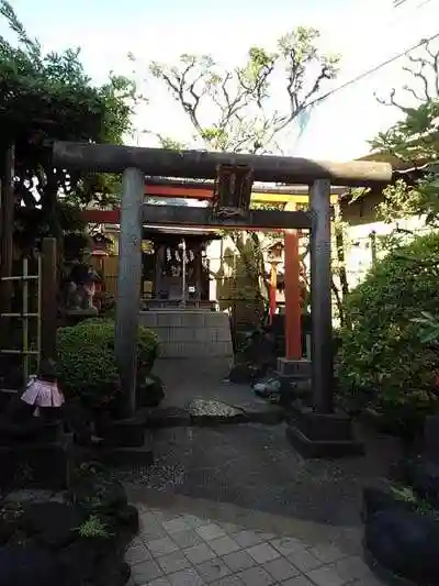 靍護稲荷神社の鳥居