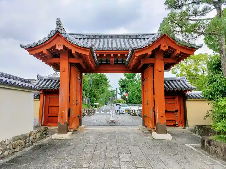 薬師寺の山門・神門