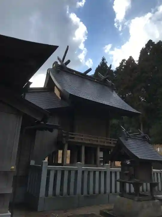 鷹日神社の本殿・本堂