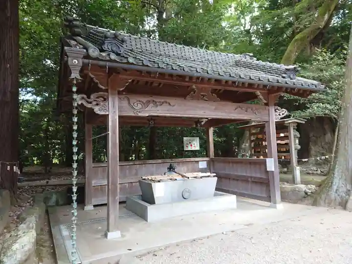 積田神社の手水舎