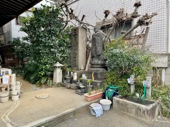 長寿寺の{uncategorized: "未分類", other: "その他", undefined: "問題あり", building: "その他建物", grave: "お墓", sacred_gate: "鳥居", guardian: "狛犬", statue: "像", buddha: "仏像", history: "歴史", nature: "自然", garden: "庭園", animal: "動物", pagoda: "塔", temizu: "手水舎", mountain_gate: "山門・神門", sanctuary: "本殿・本堂", subordinate: "末社・摂社", art: "芸術", scenery: "景色", jizo: "地蔵", ema: "絵馬", goshuin: "御朱印", omikuji: "おみくじ", items: "授与品その他", amulet: "お守り", goshuincho: "御朱印帳", eats: "食事", festival: "お祭り", votive_dance: "神楽", shichigosan: "七五三参", wedding: "結婚式", experience: "体験その他", initially: "初詣", around: "周辺", anti_infection: "感染症対策"}