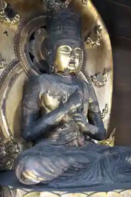 正蓮寺大日堂の仏像