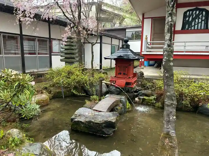 光泉寺の{uncategorized: "未分類", other: "その他", undefined: "問題あり", building: "その他建物", grave: "お墓", sacred_gate: "鳥居", guardian: "狛犬", statue: "像", buddha: "仏像", history: "歴史", nature: "自然", garden: "庭園", animal: "動物", pagoda: "塔", temizu: "手水舎", mountain_gate: "山門・神門", sanctuary: "本殿・本堂", subordinate: "末社・摂社", art: "芸術", scenery: "景色", jizo: "地蔵", ema: "絵馬", goshuin: "御朱印", omikuji: "おみくじ", items: "授与品その他", amulet: "お守り", goshuincho: "御朱印帳", eats: "食事", festival: "お祭り", votive_dance: "神楽", shichigosan: "七五三参", wedding: "結婚式", experience: "体験その他", initially: "初詣", around: "周辺", anti_infection: "感染症対策"}