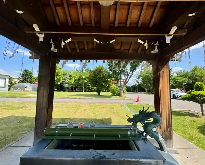 美瑛神社の{uncategorized: "未分類", other: "その他", undefined: "問題あり", building: "その他建物", grave: "お墓", sacred_gate: "鳥居", guardian: "狛犬", statue: "像", buddha: "仏像", history: "歴史", nature: "自然", garden: "庭園", animal: "動物", pagoda: "塔", temizu: "手水舎", mountain_gate: "山門・神門", sanctuary: "本殿・本堂", subordinate: "末社・摂社", art: "芸術", scenery: "景色", jizo: "地蔵", ema: "絵馬", goshuin: "御朱印", omikuji: "おみくじ", items: "授与品その他", amulet: "お守り", goshuincho: "御朱印帳", eats: "食事", festival: "お祭り", votive_dance: "神楽", shichigosan: "七五三参", wedding: "結婚式", experience: "体験その他", initially: "初詣", around: "周辺", anti_infection: "感染症対策"}