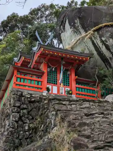 神倉神社（熊野速玉大社摂社）の{uncategorized: "未分類", other: "その他", undefined: "問題あり", building: "その他建物", grave: "お墓", sacred_gate: "鳥居", guardian: "狛犬", statue: "像", buddha: "仏像", history: "歴史", nature: "自然", garden: "庭園", animal: "動物", pagoda: "塔", temizu: "手水舎", mountain_gate: "山門・神門", sanctuary: "本殿・本堂", subordinate: "末社・摂社", art: "芸術", scenery: "景色", jizo: "地蔵", ema: "絵馬", goshuin: "御朱印", omikuji: "おみくじ", items: "授与品その他", amulet: "お守り", goshuincho: "御朱印帳", eats: "食事", festival: "お祭り", votive_dance: "神楽", shichigosan: "七五三参", wedding: "結婚式", experience: "体験その他", initially: "初詣", around: "周辺", anti_infection: "感染症対策"}
