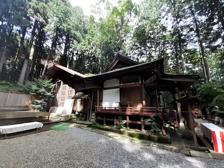 日光大室高龗神社の本殿・本堂