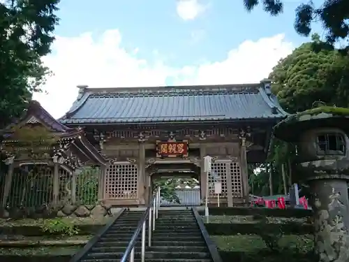 久遠寺の山門