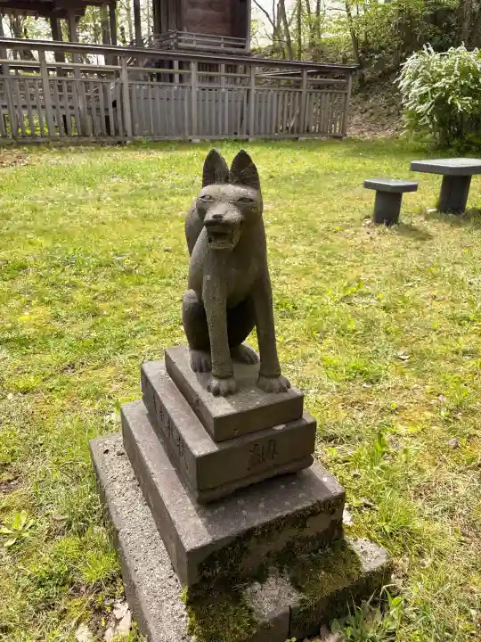 与次郎稲荷神社の{uncategorized: "未分類", other: "その他", undefined: "問題あり", building: "その他建物", grave: "お墓", sacred_gate: "鳥居", guardian: "狛犬", statue: "像", buddha: "仏像", history: "歴史", nature: "自然", garden: "庭園", animal: "動物", pagoda: "塔", temizu: "手水舎", mountain_gate: "山門・神門", sanctuary: "本殿・本堂", subordinate: "末社・摂社", art: "芸術", scenery: "景色", jizo: "地蔵", ema: "絵馬", goshuin: "御朱印", omikuji: "おみくじ", items: "授与品その他", amulet: "お守り", goshuincho: "御朱印帳", eats: "食事", festival: "お祭り", votive_dance: "神楽", shichigosan: "七五三参", wedding: "結婚式", experience: "体験その他", initially: "初詣", around: "周辺", anti_infection: "感染症対策"}
