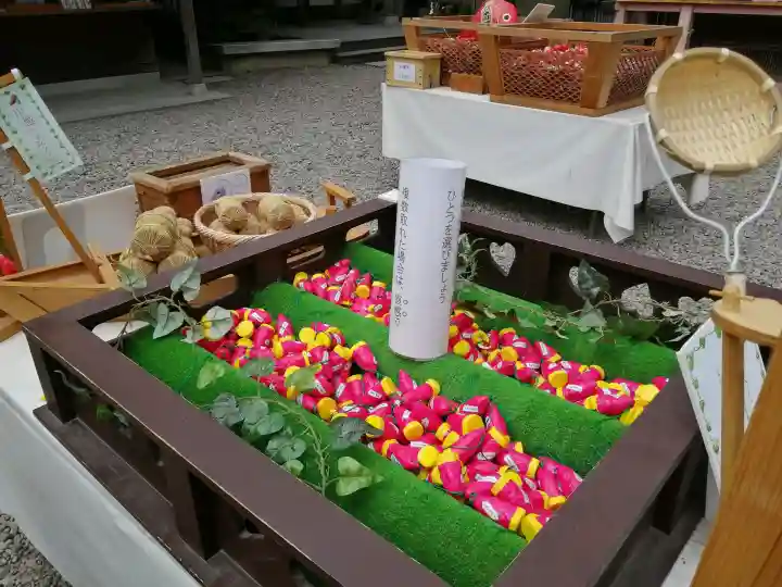 川越氷川神社の{uncategorized: "未分類", other: "その他", undefined: "問題あり", building: "その他建物", grave: "お墓", sacred_gate: "鳥居", guardian: "狛犬", statue: "像", buddha: "仏像", history: "歴史", nature: "自然", garden: "庭園", animal: "動物", pagoda: "塔", temizu: "手水舎", mountain_gate: "山門・神門", sanctuary: "本殿・本堂", subordinate: "末社・摂社", art: "芸術", scenery: "景色", jizo: "地蔵", ema: "絵馬", goshuin: "御朱印", omikuji: "おみくじ", items: "授与品その他", amulet: "お守り", goshuincho: "御朱印帳", eats: "食事", festival: "お祭り", votive_dance: "神楽", shichigosan: "七五三参", wedding: "結婚式", experience: "体験その他", initially: "初詣", around: "周辺", anti_infection: "感染症対策"}