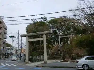 意富比神社の{uncategorized: "未分類", other: "その他", undefined: "問題あり", building: "その他建物", grave: "お墓", sacred_gate: "鳥居", guardian: "狛犬", statue: "像", buddha: "仏像", history: "歴史", nature: "自然", garden: "庭園", animal: "動物", pagoda: "塔", temizu: "手水舎", mountain_gate: "山門・神門", sanctuary: "本殿・本堂", subordinate: "末社・摂社", art: "芸術", scenery: "景色", jizo: "地蔵", ema: "絵馬", goshuin: "御朱印", omikuji: "おみくじ", items: "授与品その他", amulet: "お守り", goshuincho: "御朱印帳", eats: "食事", festival: "お祭り", votive_dance: "神楽", shichigosan: "七五三参", wedding: "結婚式", experience: "体験その他", initially: "初詣", around: "周辺", anti_infection: "感染症対策"}