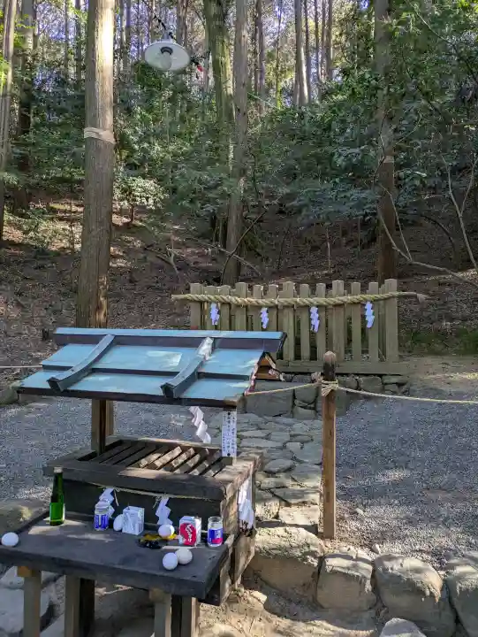 磐座神社(大神神社摂社)の{uncategorized: "未分類", other: "その他", undefined: "問題あり", building: "その他建物", grave: "お墓", sacred_gate: "鳥居", guardian: "狛犬", statue: "像", buddha: "仏像", history: "歴史", nature: "自然", garden: "庭園", animal: "動物", pagoda: "塔", temizu: "手水舎", mountain_gate: "山門・神門", sanctuary: "本殿・本堂", subordinate: "末社・摂社", art: "芸術", scenery: "景色", jizo: "地蔵", ema: "絵馬", goshuin: "御朱印", omikuji: "おみくじ", items: "授与品その他", amulet: "お守り", goshuincho: "御朱印帳", eats: "食事", festival: "お祭り", votive_dance: "神楽", shichigosan: "七五三参", wedding: "結婚式", experience: "体験その他", initially: "初詣", around: "周辺", anti_infection: "感染症対策"}