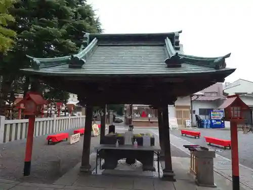 草加神社の手水舎