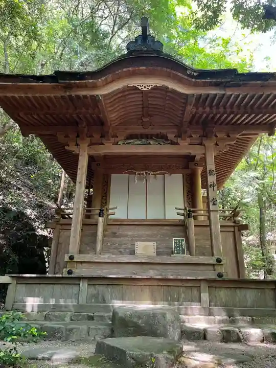 三瀧寺の{uncategorized: "未分類", other: "その他", undefined: "問題あり", building: "その他建物", grave: "お墓", sacred_gate: "鳥居", guardian: "狛犬", statue: "像", buddha: "仏像", history: "歴史", nature: "自然", garden: "庭園", animal: "動物", pagoda: "塔", temizu: "手水舎", mountain_gate: "山門・神門", sanctuary: "本殿・本堂", subordinate: "末社・摂社", art: "芸術", scenery: "景色", jizo: "地蔵", ema: "絵馬", goshuin: "御朱印", omikuji: "おみくじ", items: "授与品その他", amulet: "お守り", goshuincho: "御朱印帳", eats: "食事", festival: "お祭り", votive_dance: "神楽", shichigosan: "七五三参", wedding: "結婚式", experience: "体験その他", initially: "初詣", around: "周辺", anti_infection: "感染症対策"}