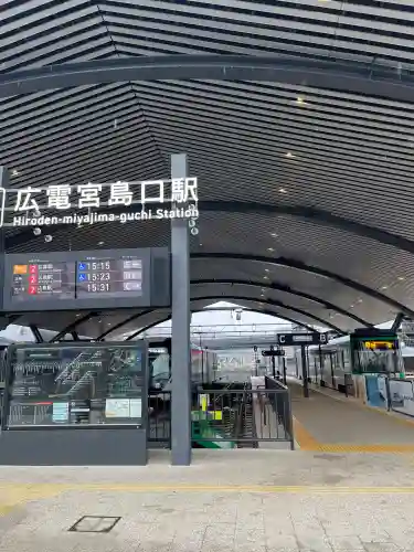 厳島神社の{uncategorized: "未分類", other: "その他", undefined: "問題あり", building: "その他建物", grave: "お墓", sacred_gate: "鳥居", guardian: "狛犬", statue: "像", buddha: "仏像", history: "歴史", nature: "自然", garden: "庭園", animal: "動物", pagoda: "塔", temizu: "手水舎", mountain_gate: "山門・神門", sanctuary: "本殿・本堂", subordinate: "末社・摂社", art: "芸術", scenery: "景色", jizo: "地蔵", ema: "絵馬", goshuin: "御朱印", omikuji: "おみくじ", items: "授与品その他", amulet: "お守り", goshuincho: "御朱印帳", eats: "食事", festival: "お祭り", votive_dance: "神楽", shichigosan: "七五三参", wedding: "結婚式", experience: "体験その他", initially: "初詣", around: "周辺", anti_infection: "感染症対策"}